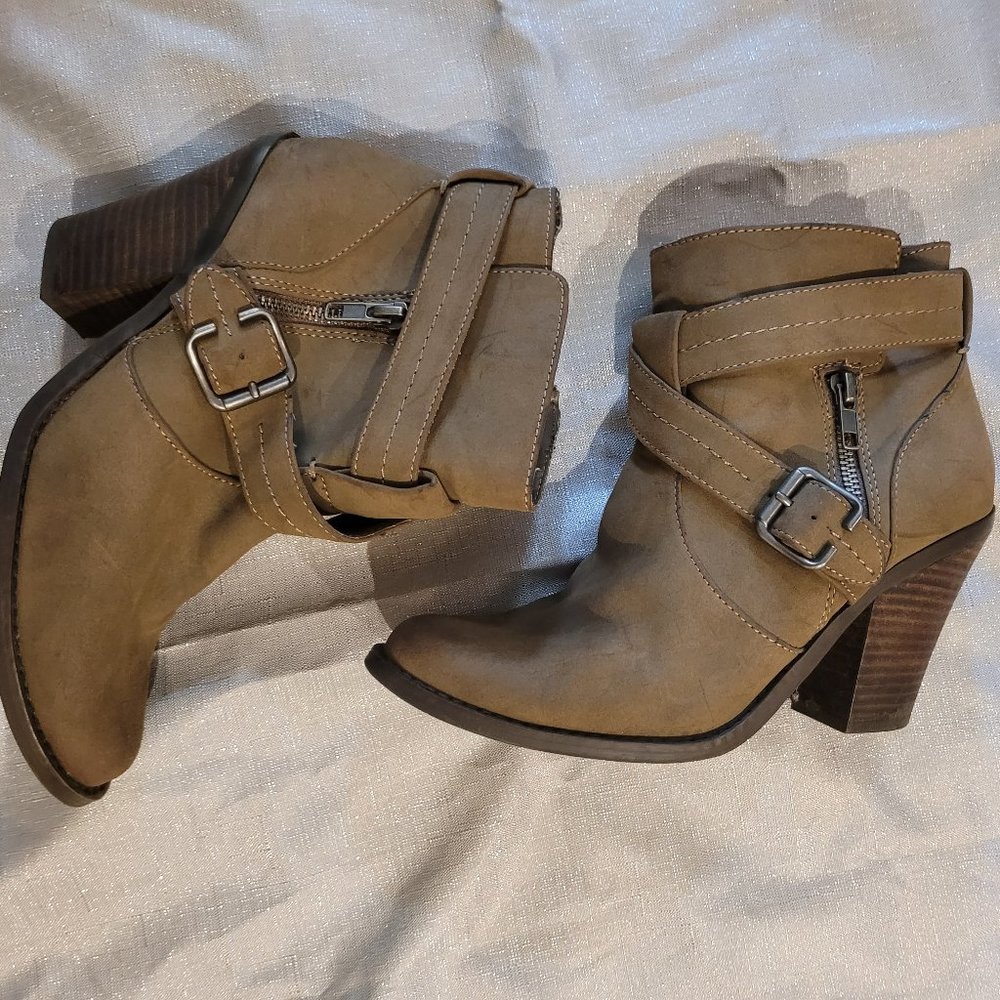 Bongo tan booties 8.5
